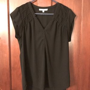 Black Rainn cap sleeve top